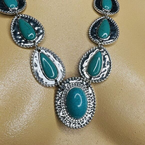 Bib Statement Hammered Style Silver Faux Turquoise Y Necklace PRETTY 4063 - Picture 3 of 10